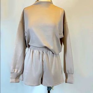 2 peace outfit includes shorts and mid crop sweater 💕